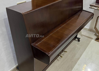 بيانو عمودي Lindbergh