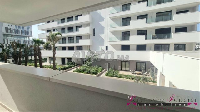 C.F.C LOCATION BEL APPARTEMENT VIDE AVEC TERRASSE