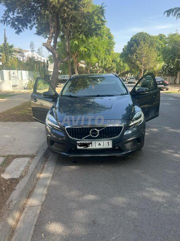 Voiture en très bon état V40 Cross-country