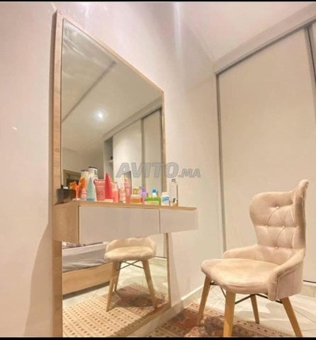 miroir décoratif d'entrée avec meuble