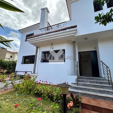 48058-Villa à louer à 28000DH à Riyad Extension