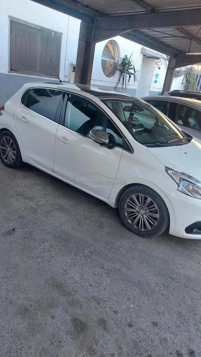 peugeot 208 trés bon état .