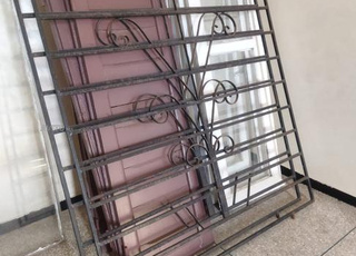 Vente deux fenêtres avec fer