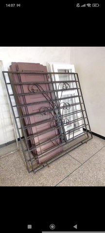 بيع نافذتين مع حديد