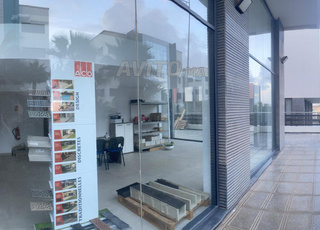 Showroom Commercial avec Souspente