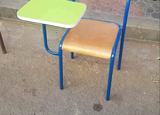 Chaise scolaire avec table écritoire