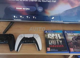 جهاز PS5 مع وحدتي تحكم