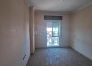 شقة للبيع 81 متر مربع بالإضافة إلى موقف سيارات مسجل