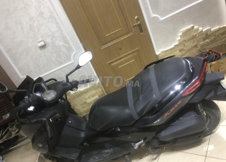 YAMAHA XMAX 125