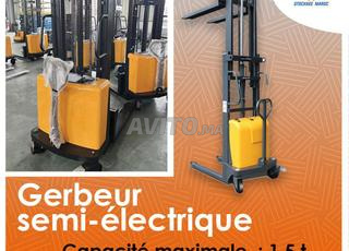 رافعة نصف كهربائية