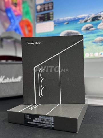 Samsung Galaxy Z Fold7 12GB/256GB Black/Blue Neuf - 2