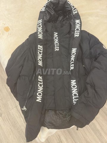 سترة منفوخة مونكلر أصلية مقاس M