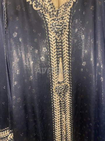 قفطان مغربي أسود مطرز بالذهب