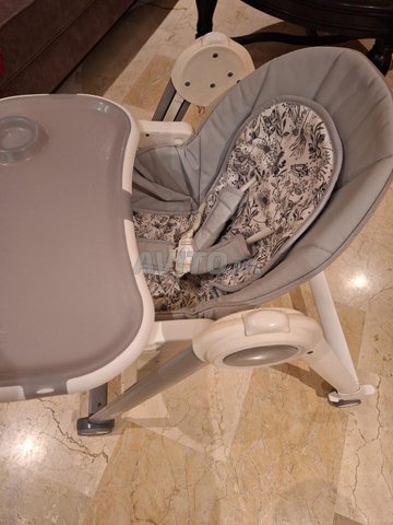 كرسي طعام للأطفال