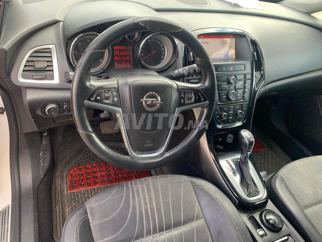 Opel Astra propre, première utilisation automatique