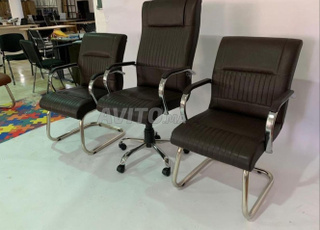 طقم كراسي مكتبية فخم بتصميم عصري