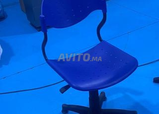 كرسي بلاستيكي