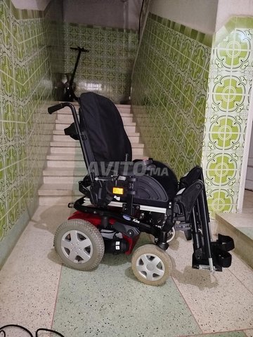 كرسي متحرك كهربائي من ماركة مستورد