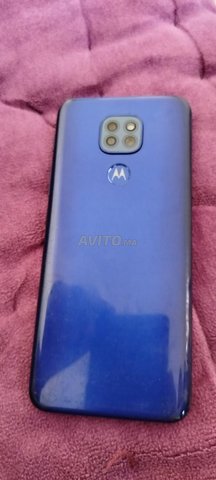 هاتف موتورولا 4/64 والتخزين ممتاز