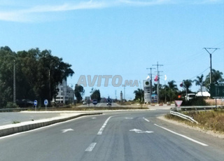 Hectare magnifique à vendre sur goudron