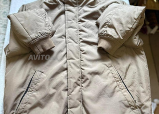 H&M جاكيت بومبر مقسم بيج مقاس L كصدورة سخون