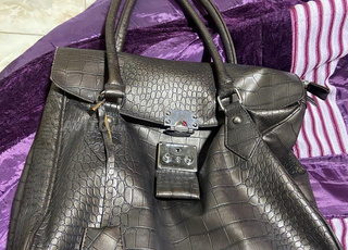 حقيبة إيطالية