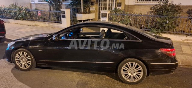 مرسيدس بنز الفئة E بنزين أوتوماتيكية 2011