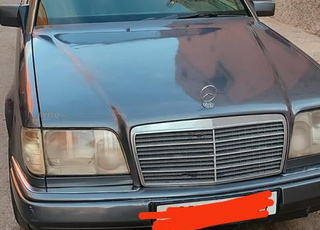 Mercedes 200 moteur 4 portes