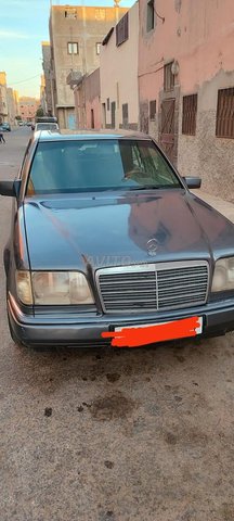 Mercedes 200 moteur 4 portes