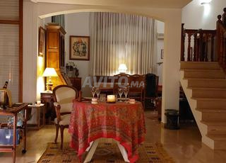 فيلا في مكان هادئ ومشجر