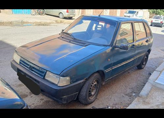 Voiture de type Fiat Uno