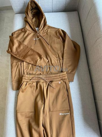 طقم رياضي ماركة Champion