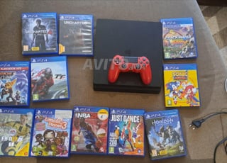PS4 avec plusieurs jeux