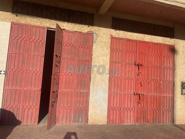 Garage / Local à Louer 98 m²