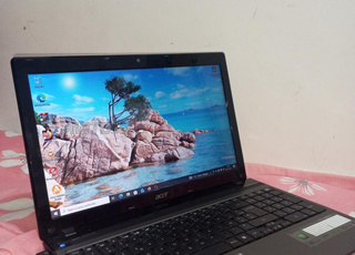 Ordinateur en excellent état avec chargeur et spécifications acceptables