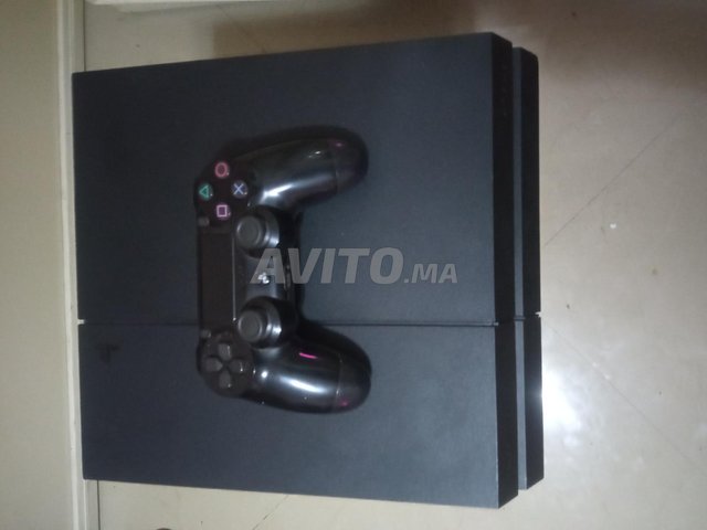 بلاي ستيشن 4 فات نظيف مع يد تحكم أصلية