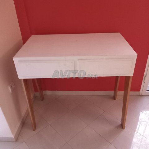 خزانة ذات أدراج مع رفين