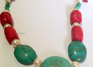Collier très ancien en pierres précieuses naturelles