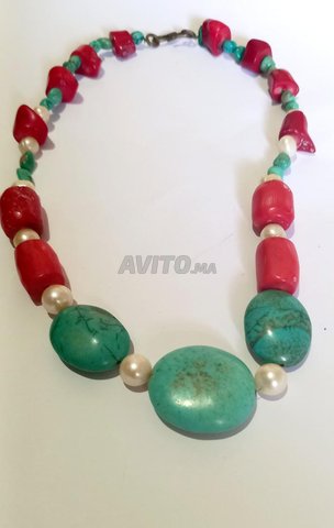 عقد قديم جدا من احجار كريمة طبيعية