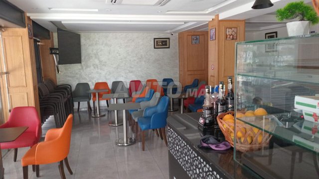 مقهى في موقع جيد جدًا في شارع الفداء