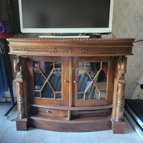 خزانة تلفزيون من الخشب الصلب