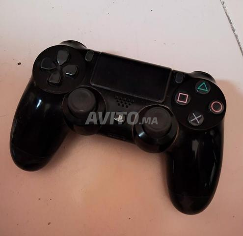 PS4 bon état flashé avec manette et des jeux 500gb - 2