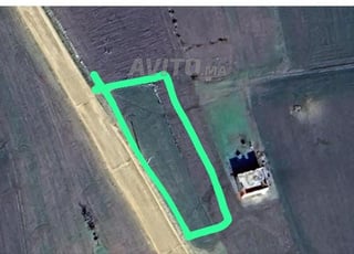 Terrain agricole clôturé, apte à la construction