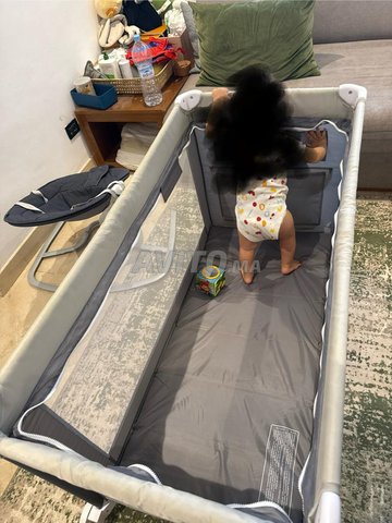 سرير أطفال قابل للطي