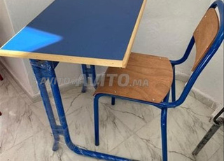 Chaises et tables scolaires disponibles