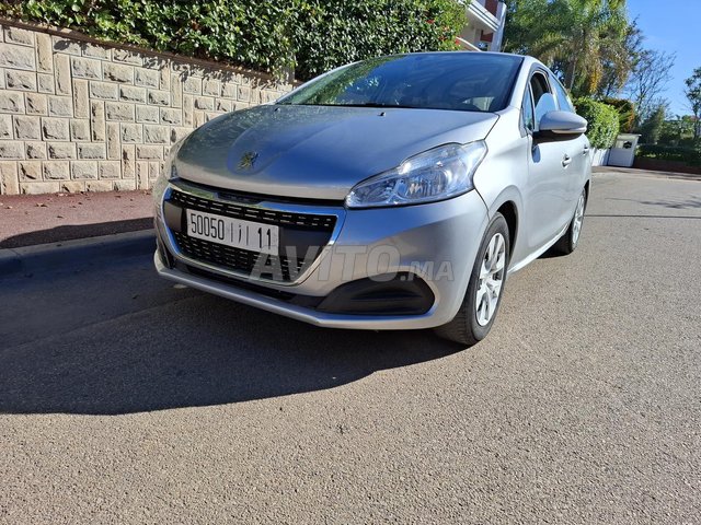 Peugeot 208 Essence Manuelle 2017 à Kénitra