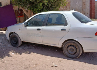 Fiat Albea Essence Manuelle 2009 à Agadir