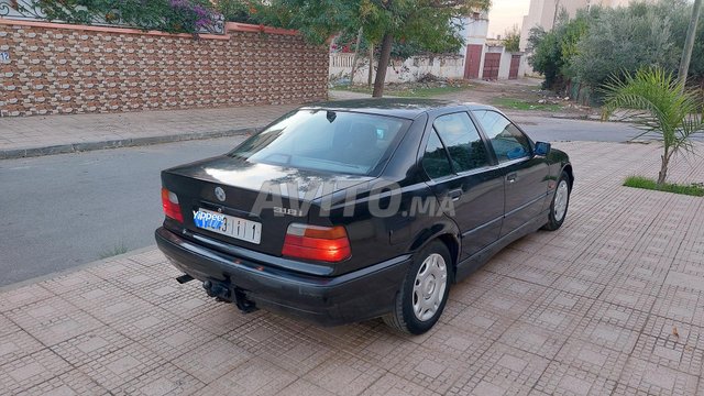 BMW Série 3. Essence