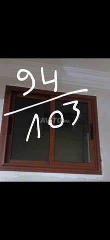 نافذة من الألومنيوم والزجاج