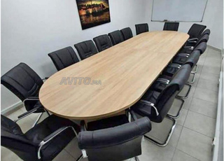 Fabrication mobilier bureau sur mesure table de réunion